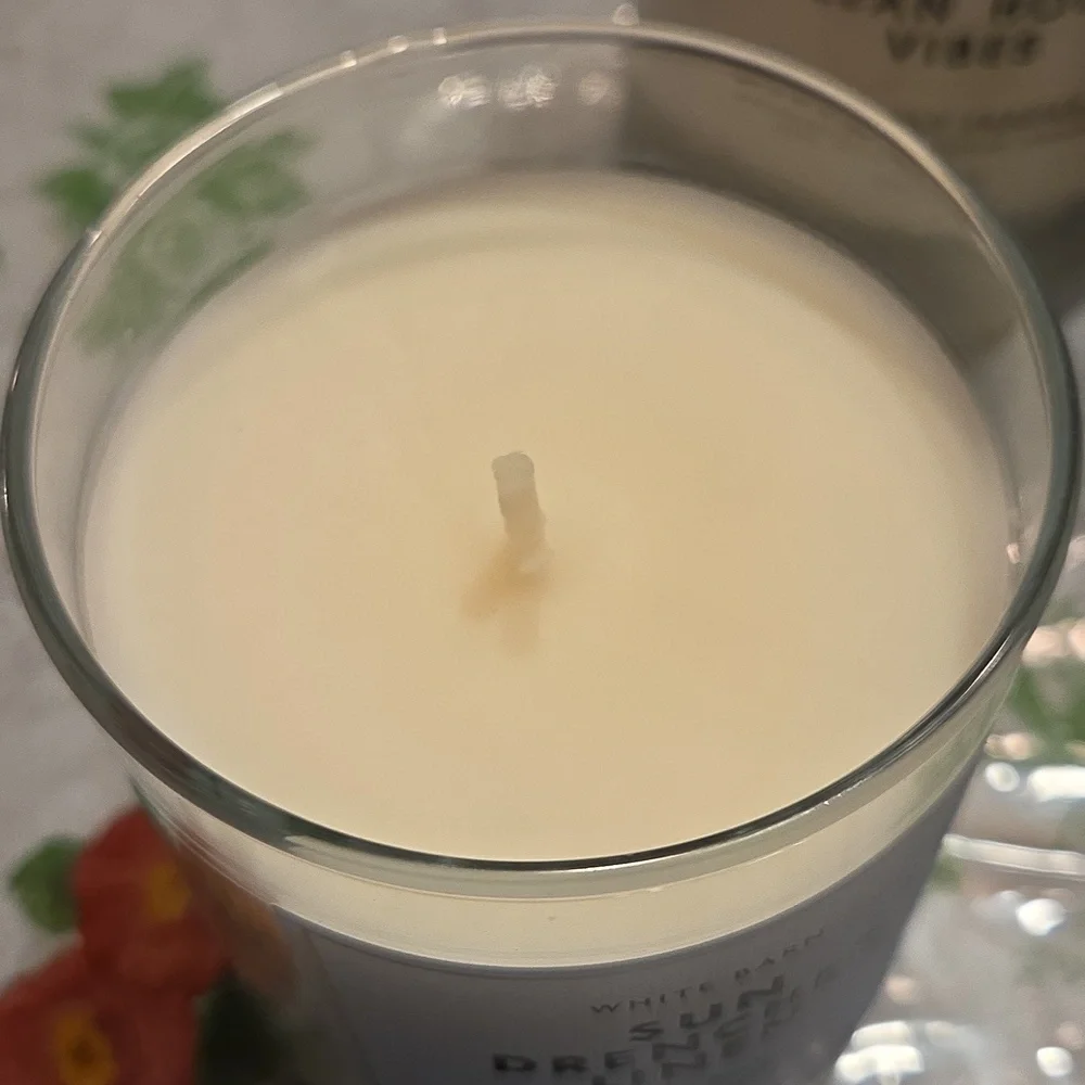 Nwt White Barn Sun Drenched Linen Candle - Picture 3 of 4